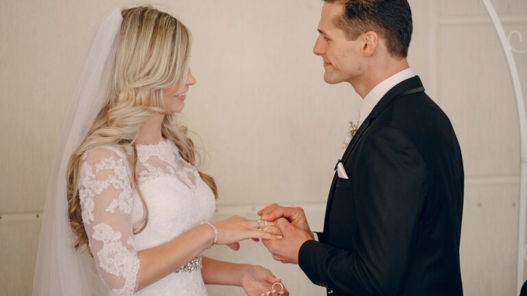 3 important tips for writing your wedding vows