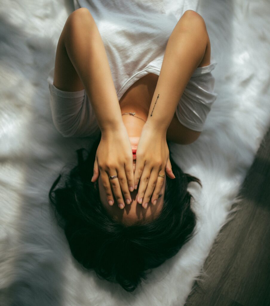4 stages of moving on from a heartbreak