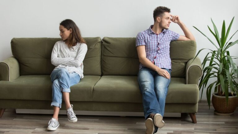 What To Say When a Guy Ignores You After an Argument