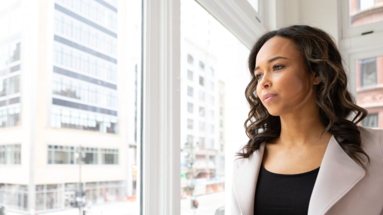 how to handle a strong independent woman